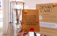 Zrnko času – keď pacienti bojujú s neviditeľným nepriateľom: časom